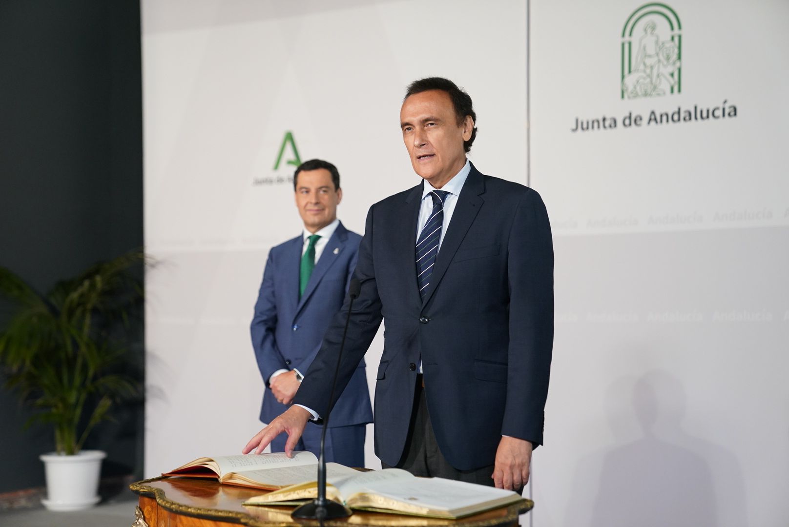  José Carlos Gómez Villamandos jurando como consejero de Universidades en la Junta.