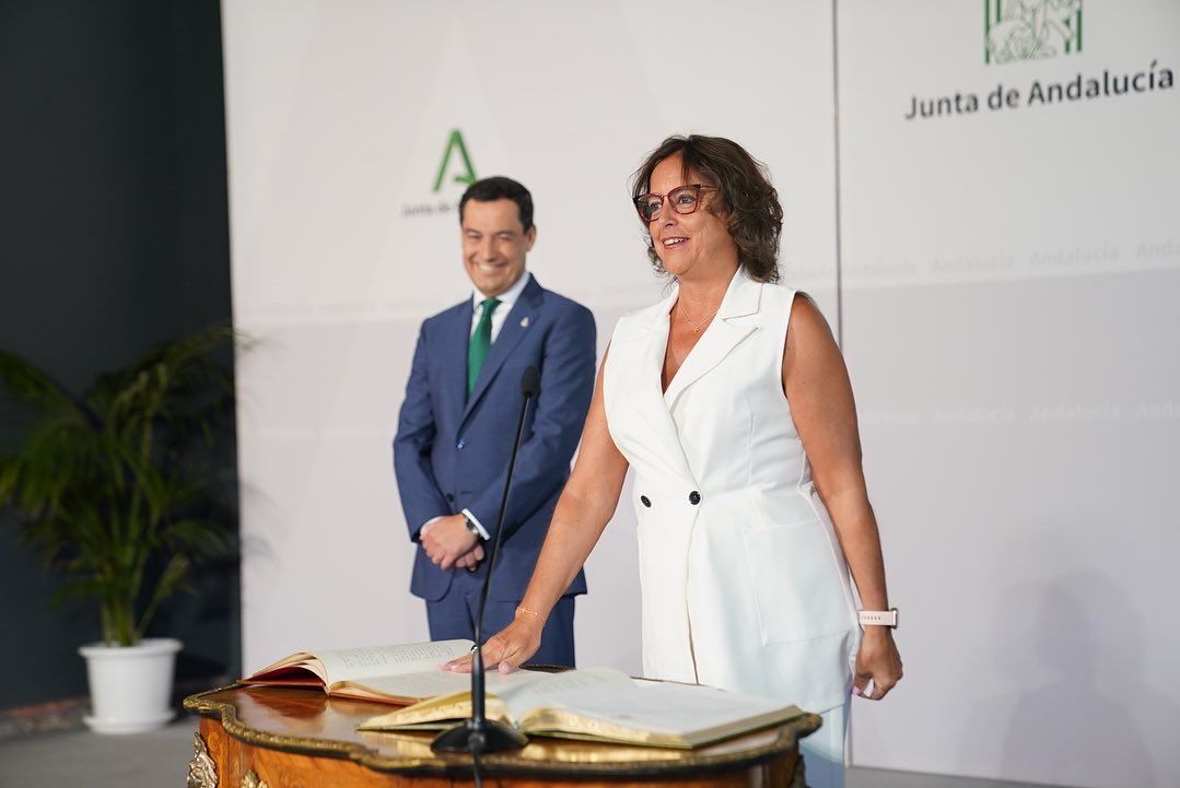 Catalina García jurando como consejera.
