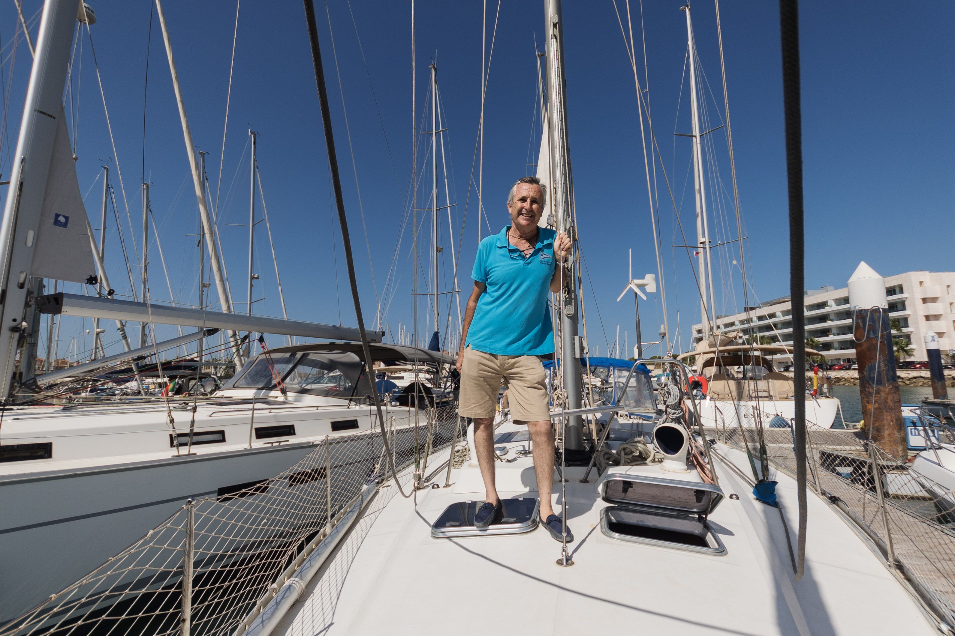 El jerezano Javier Soto en el velero en el que dio la vuelta al mundo. El jerezano Javier Soto en el velero en el que dio la vuelta al mundo.