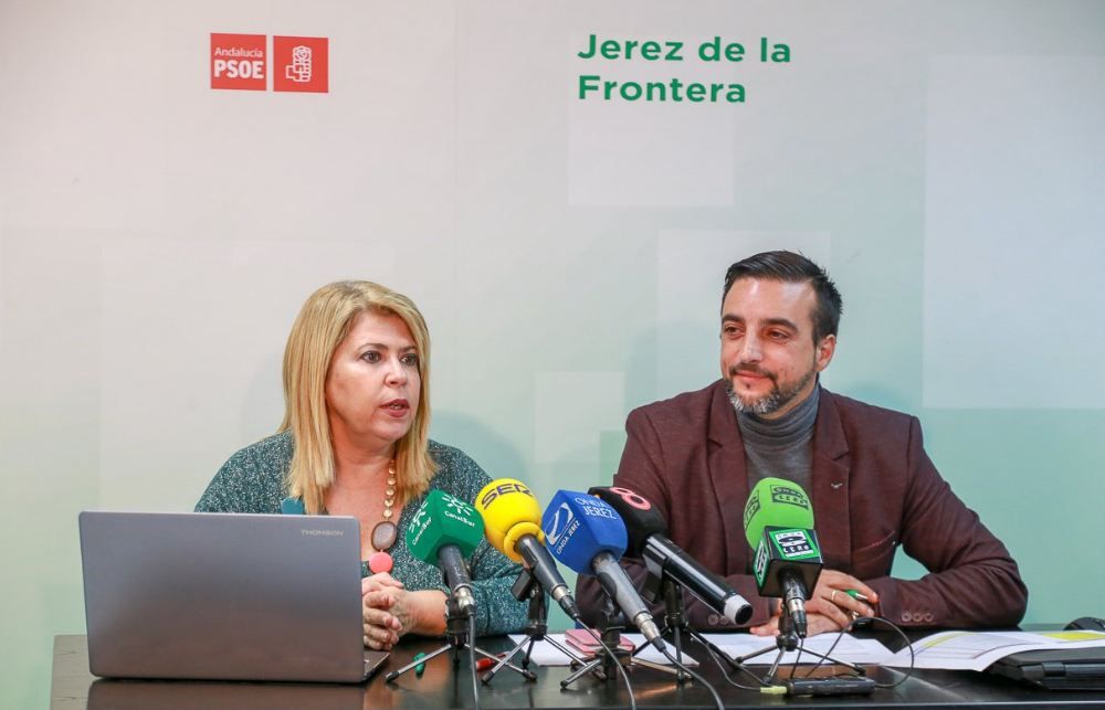 Mamen Sánchez y José Antonio Díaz, en una rueda de prensa reciente. FOTO: PSOE JEREZ
