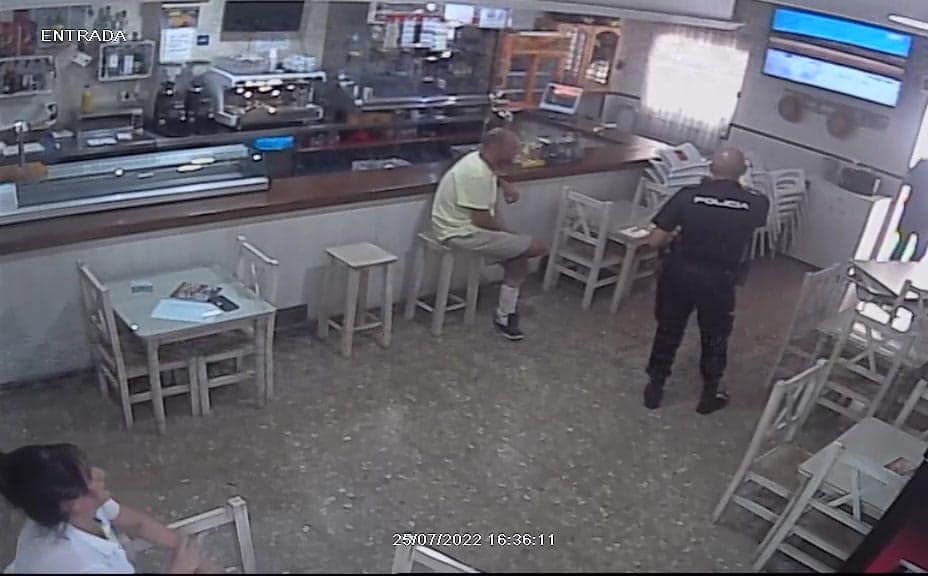 Imágenes tomadas de la cámara de seguridad del Bar Juanlu. 