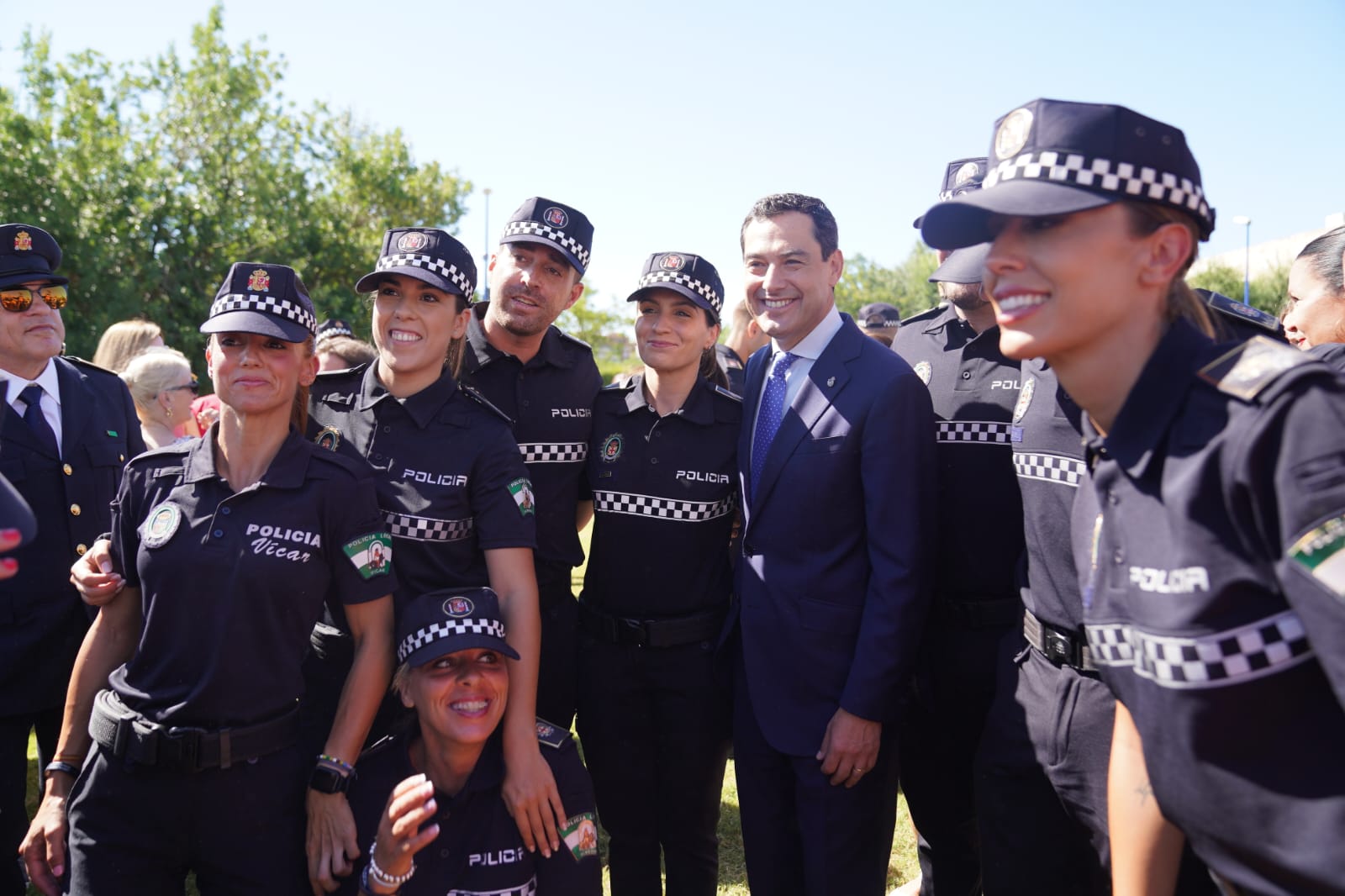 Moreno, junto a miembros de Policía Local, en la clausura del curso de ingreso en Cuerpo de la Policía Local de 349 nuevos agentes.