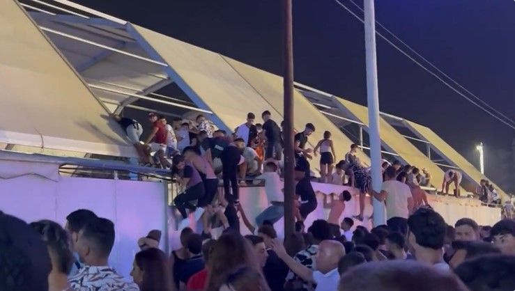 Asistentes al concierto de Morad en Torre del Mar.