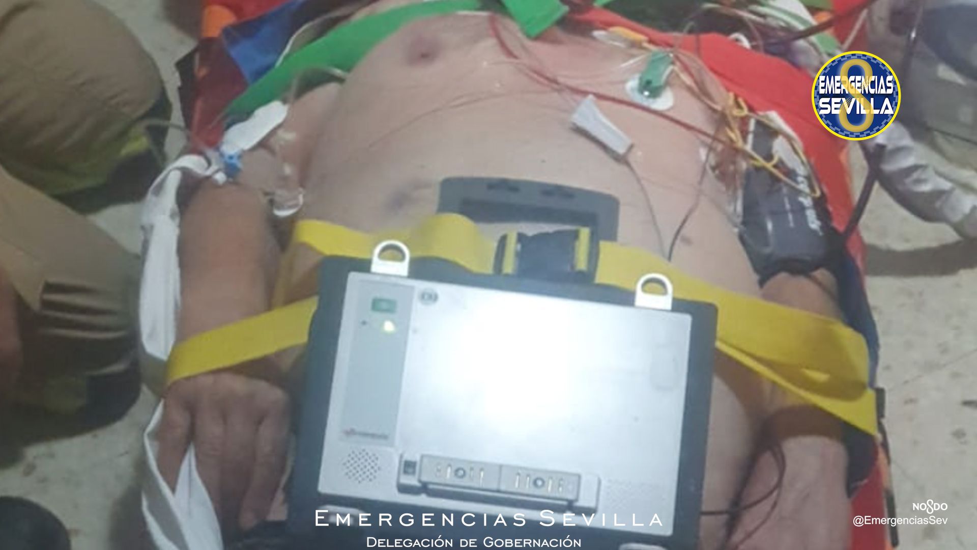 El hombre que ha sufrido una parada cardíaca que pudo tener un desenlace no deseado de no ser por la Policía Local de Sevilla.