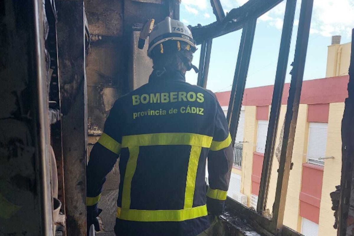 Bomberos en San Fernando en una imagen de archivo.