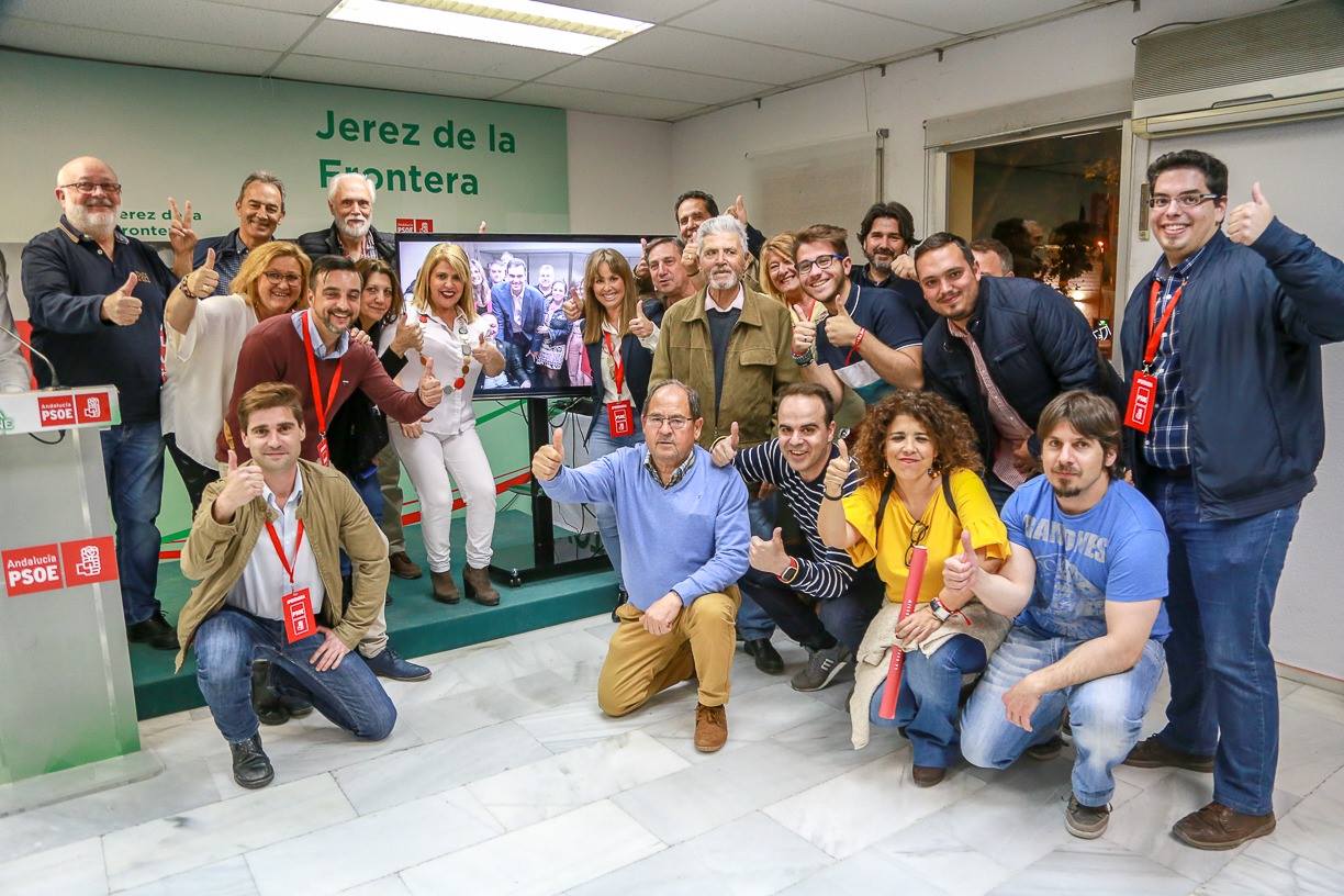 Los socialistas jerezanos celebrando los resultados este 28A.