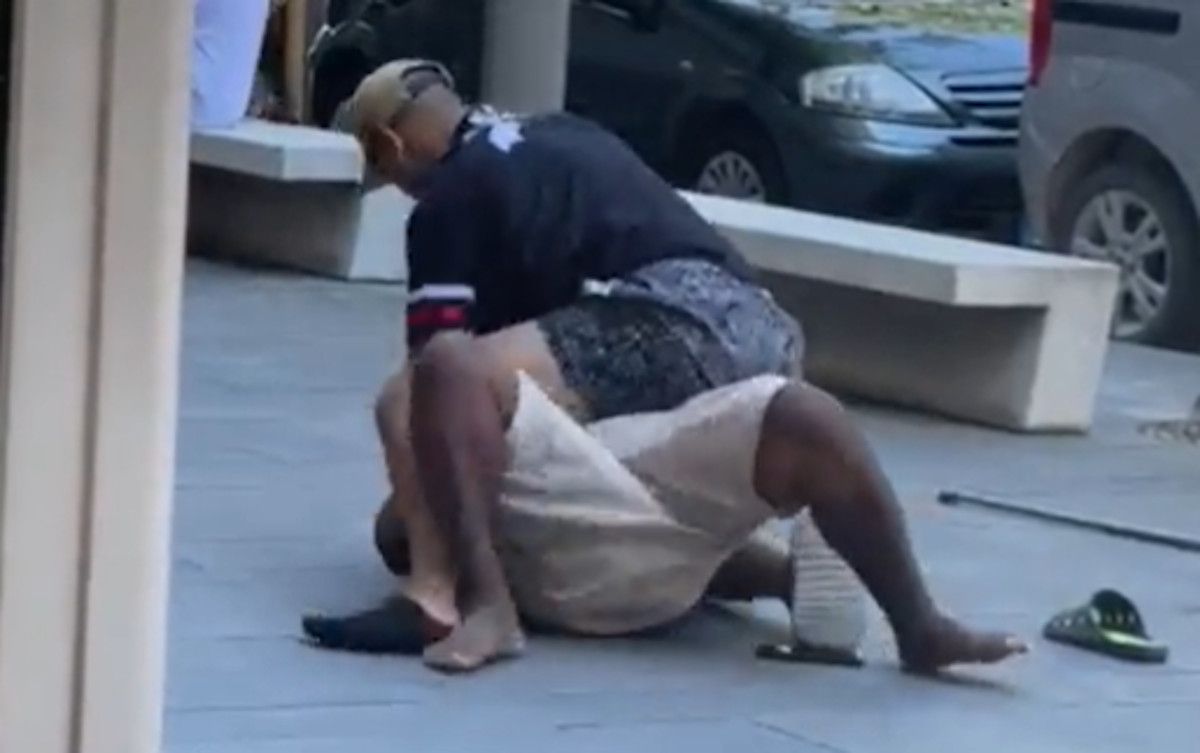 Un italiano asesina a un vendedor nigeriano a plena luz del día.