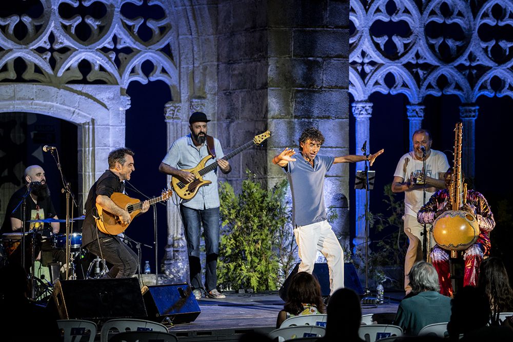 Raúl Rodríguez en su concierto con el senegalés Sirifo Kouyaté de invitado, en Jerez.