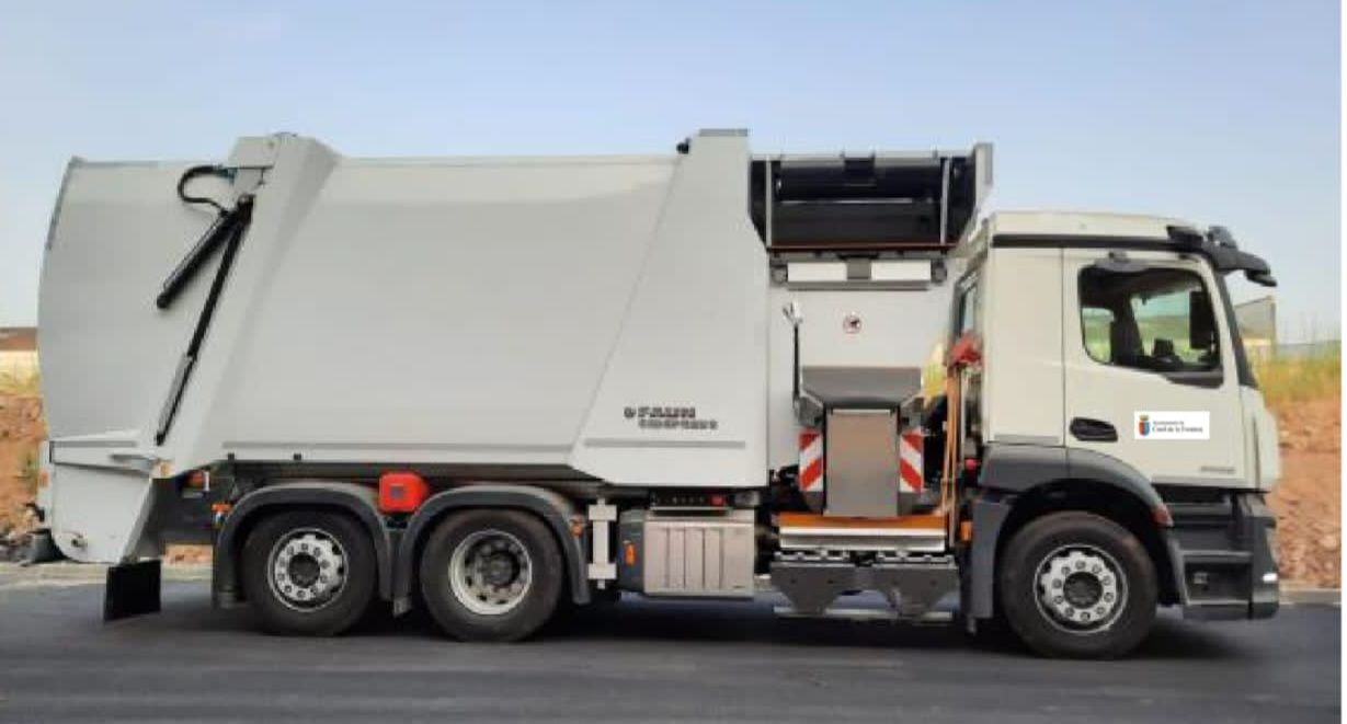Recreación de los nuevos camiones de basura de Conil. AYTO CONIL