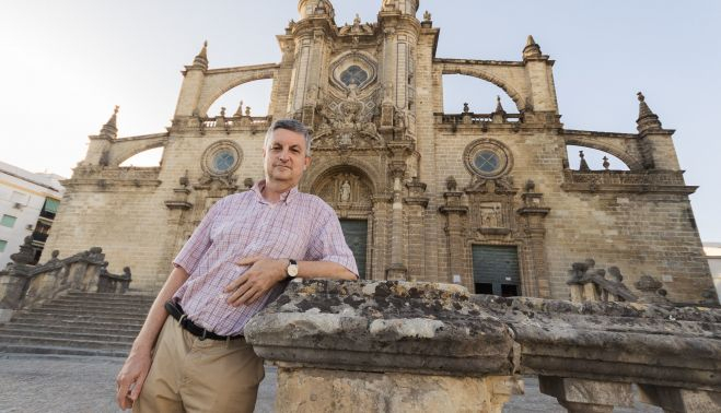 Hortas posando en el reducto de la Catedral.   MANU GARCÍA