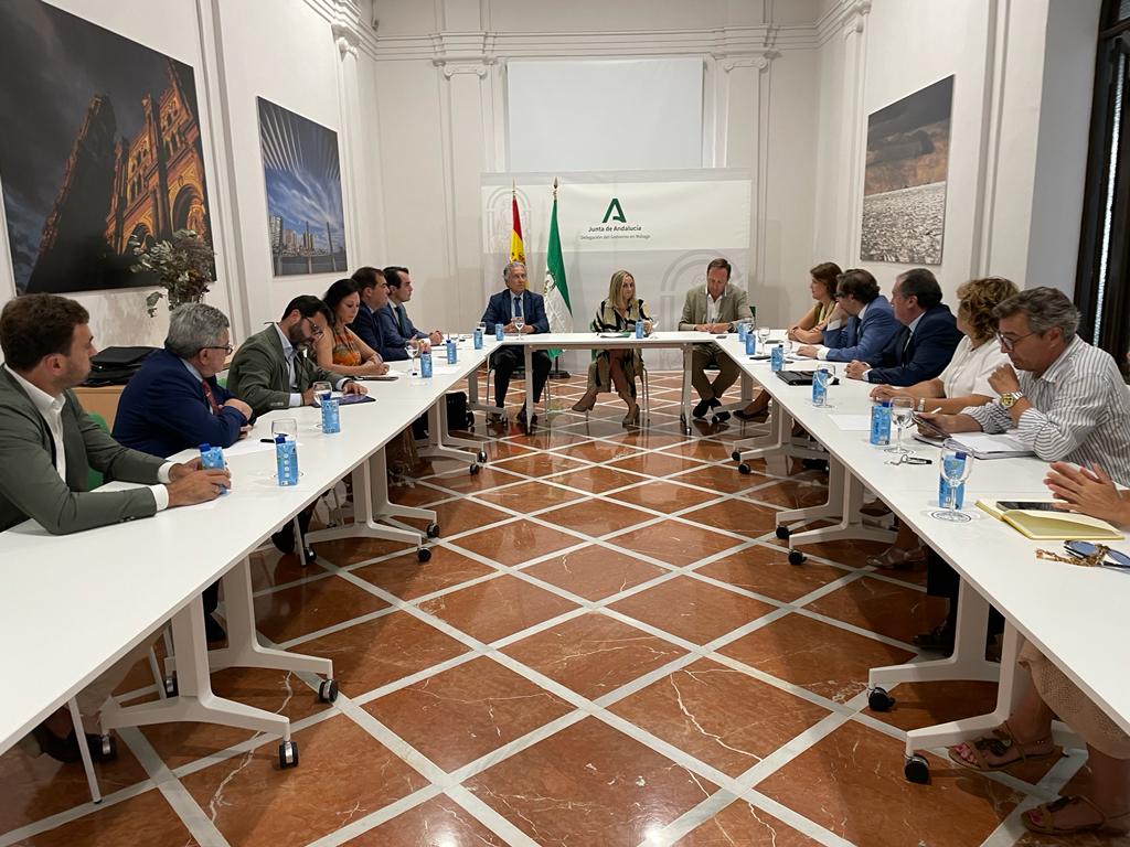 La patronal de la construcción se reúne con la Junta.