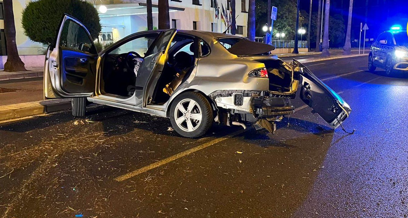 Estado del vehículo tras el accidente en Sevilla.