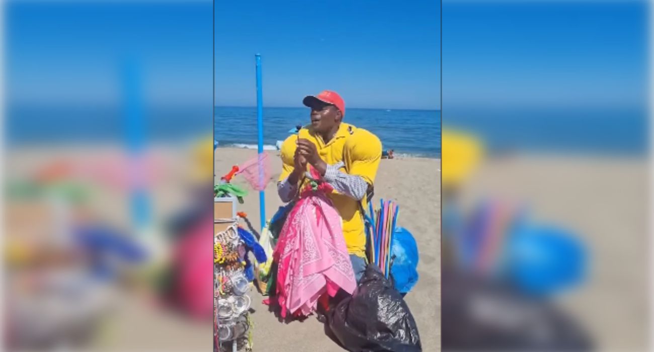 'Chapulín', el vendedor con más arte de toda la playa. 'Chapulín', el vendedor con más arte de toda la playa.