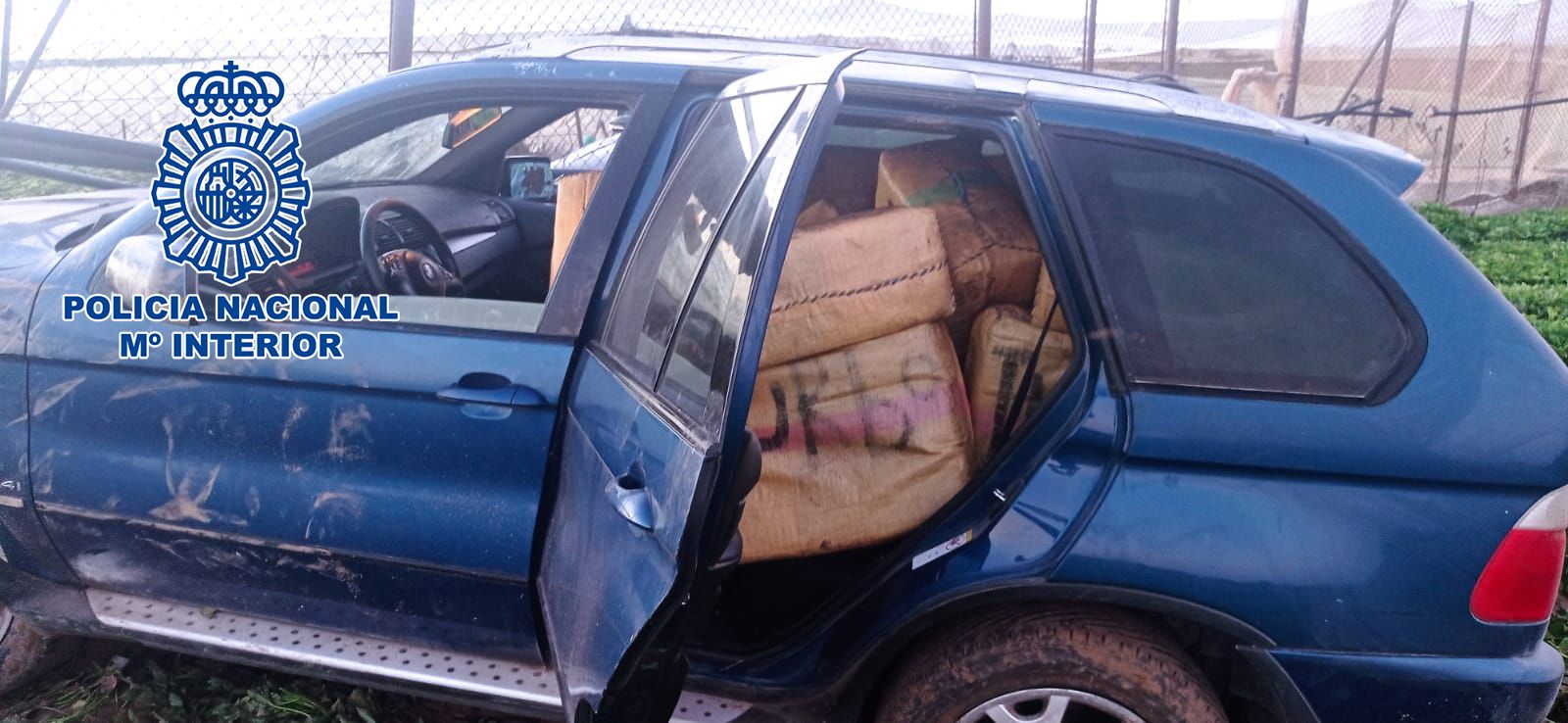 El coche del narco, cargado con fardos de hachís.