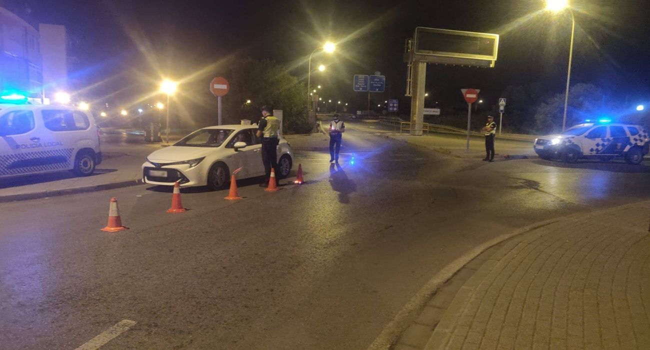 El control de documentación y alcoholemia realizado por la Policía Local de Puerto Real.