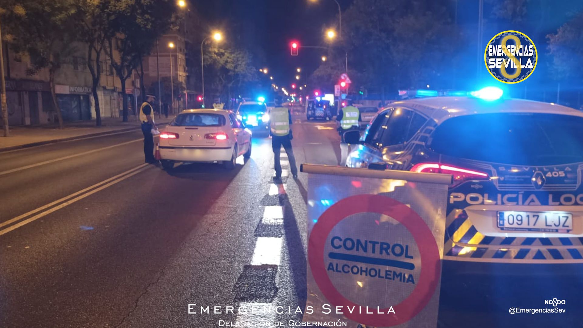 Uno de los controles de alcoholemia realizados esta madrugada por la Policía Local de Sevilla.
