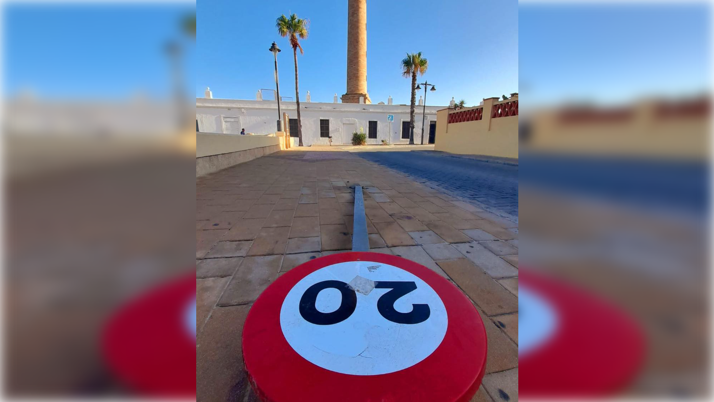 El '20', derribado en el suelo tras ser atacado a traición y por la espalda.