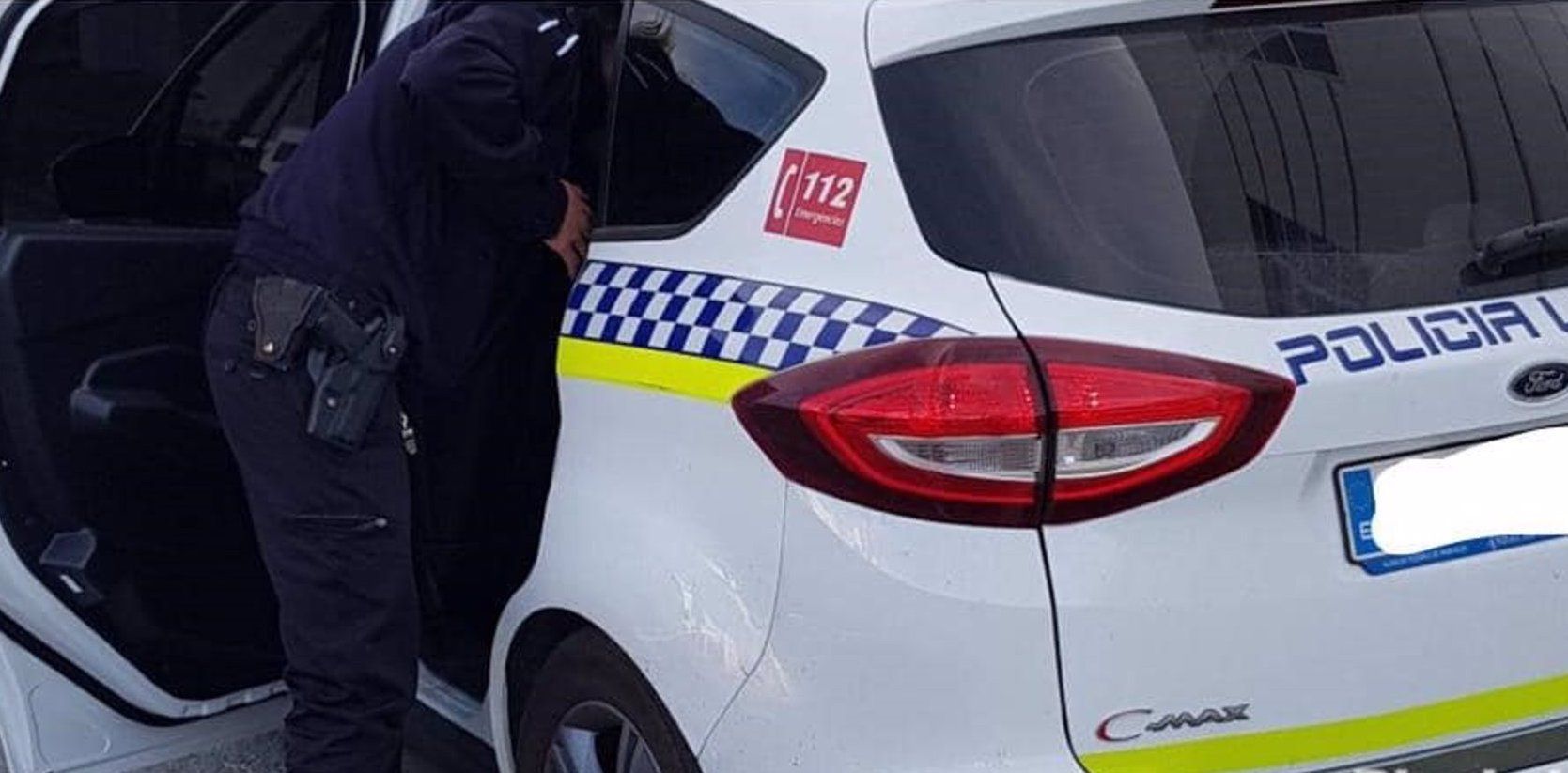 Arrestado un abuelo que pegó a su nieto de siete años en la playa.