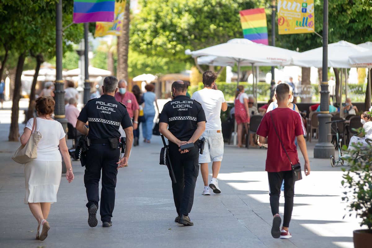 La Policía Local, de servicio en el centro de Jerez. 