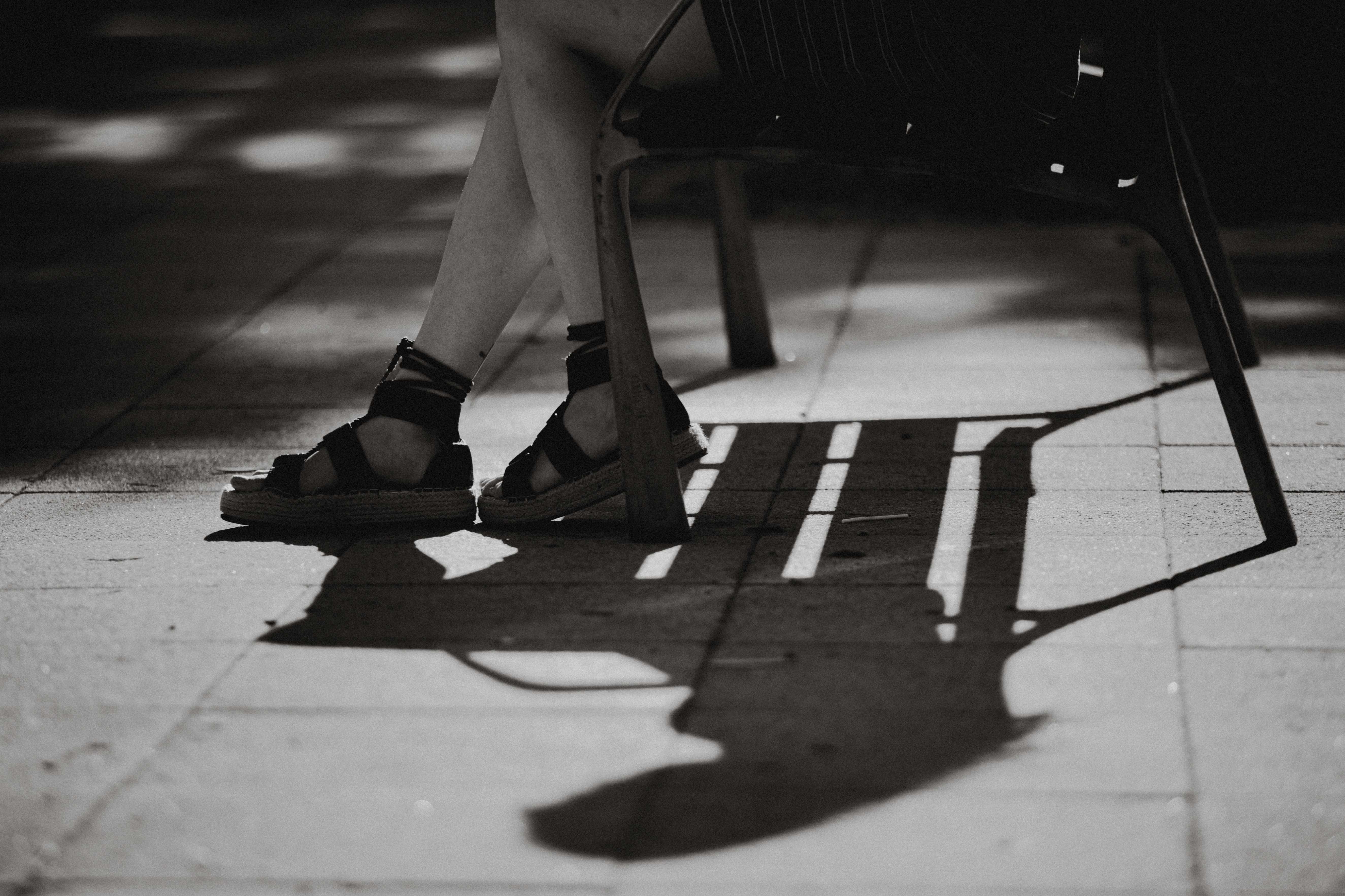 Los pies de una adolescente en una imagen de archivo. 