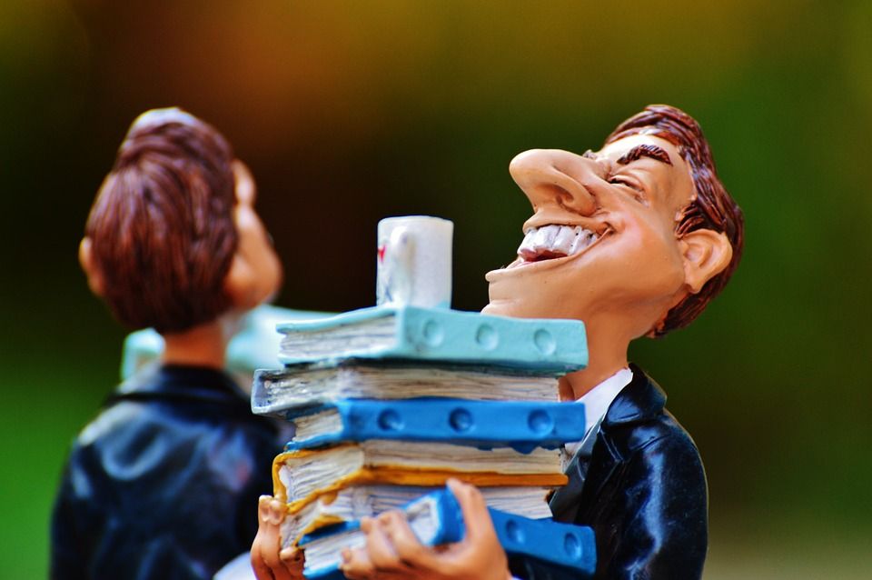 Burócrata sonriente. FOTO: PIXABAY