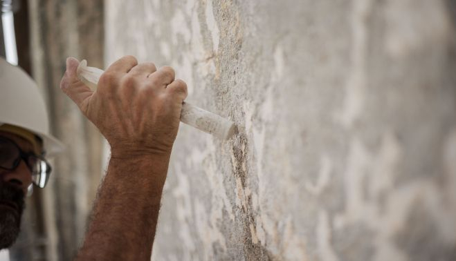 Detalle de la técnica de recuperación de la primitiva fachada.  MANU GARCÍA 
