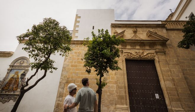 Fachada lateral ya terminada. 