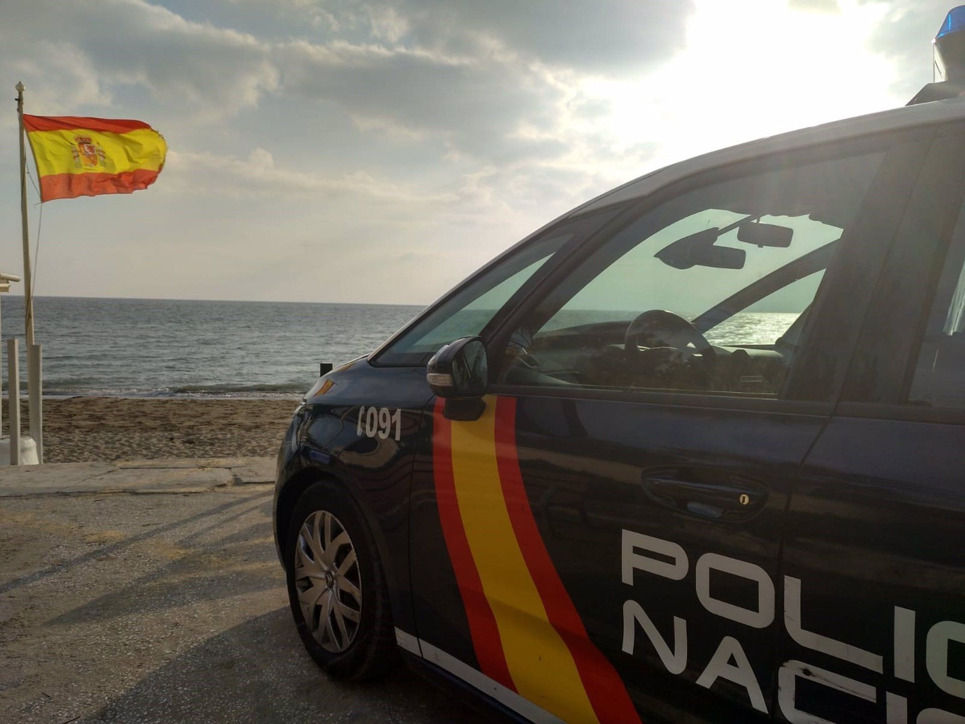 Ebrio y con una catana en el maletero: así conducía un hombre con orden para entrar en prisión por Málaga