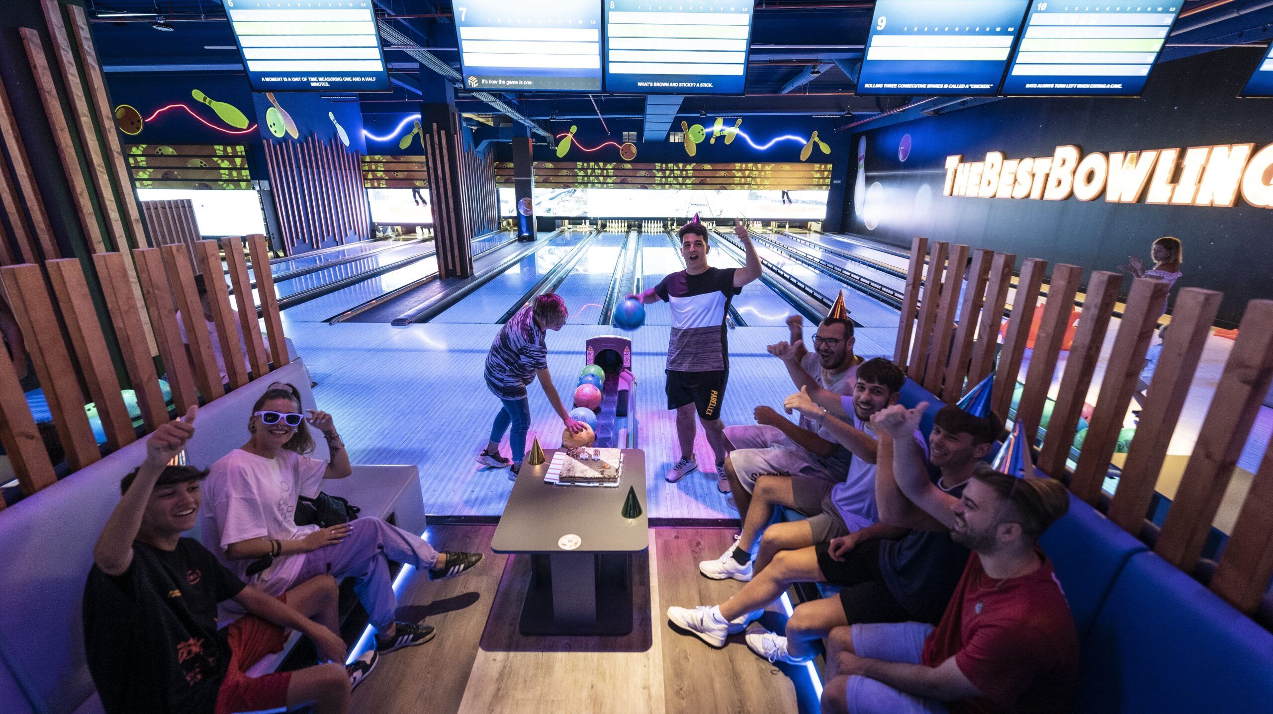2.500 metros de ocio familiar en Área Sur Jerez: 16 pistas de 'bowling', 'laser tag', realidad virtual...
