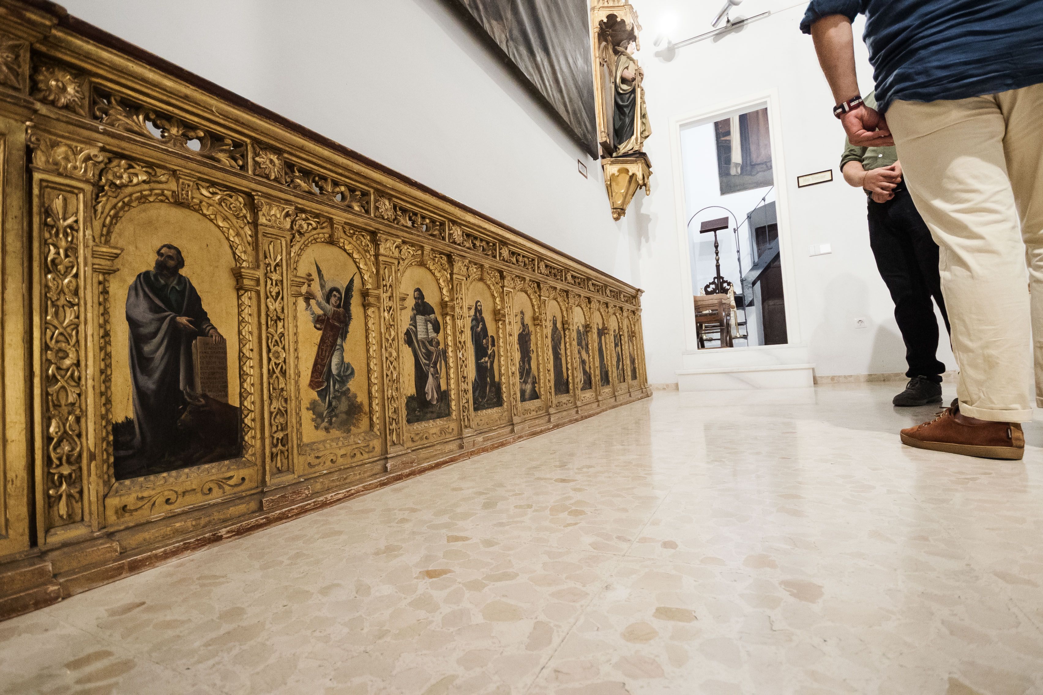 Frontal de altar realizado en talla y pintura.   MANU GARCÍA