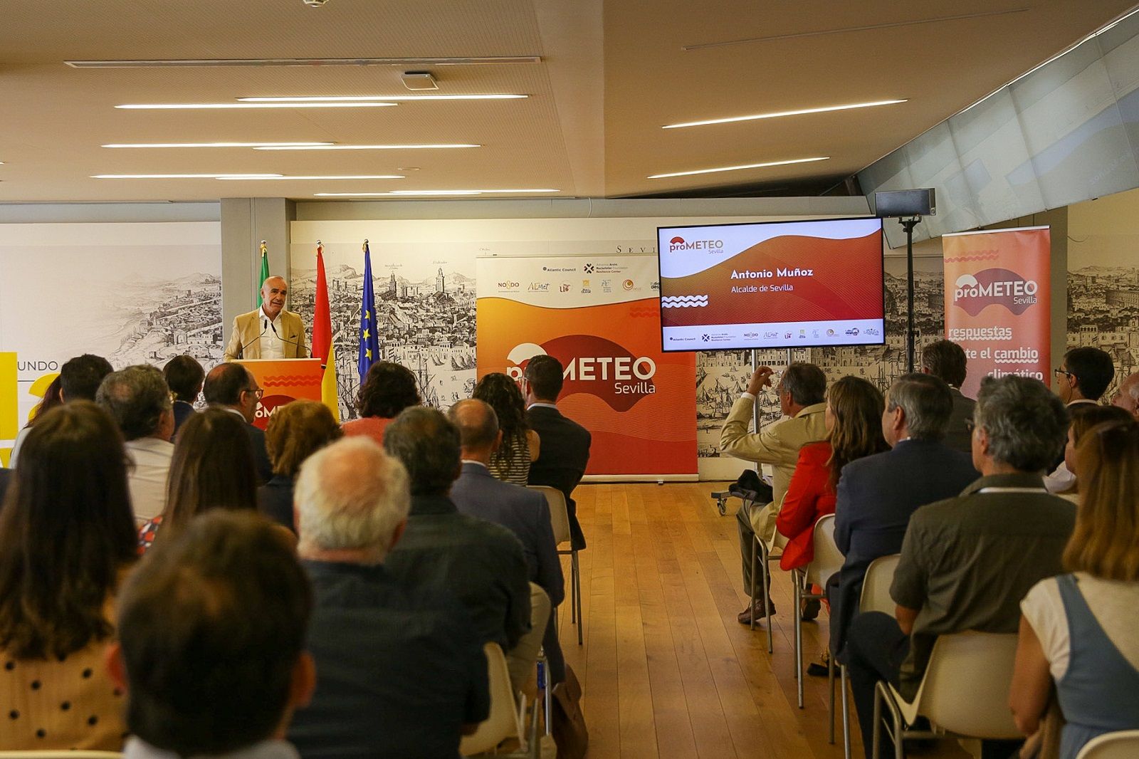 El alcalde de Sevilla, Antonio Muñoz, en la reunión mantenida dentro del marco del proyecto proMETEO.
