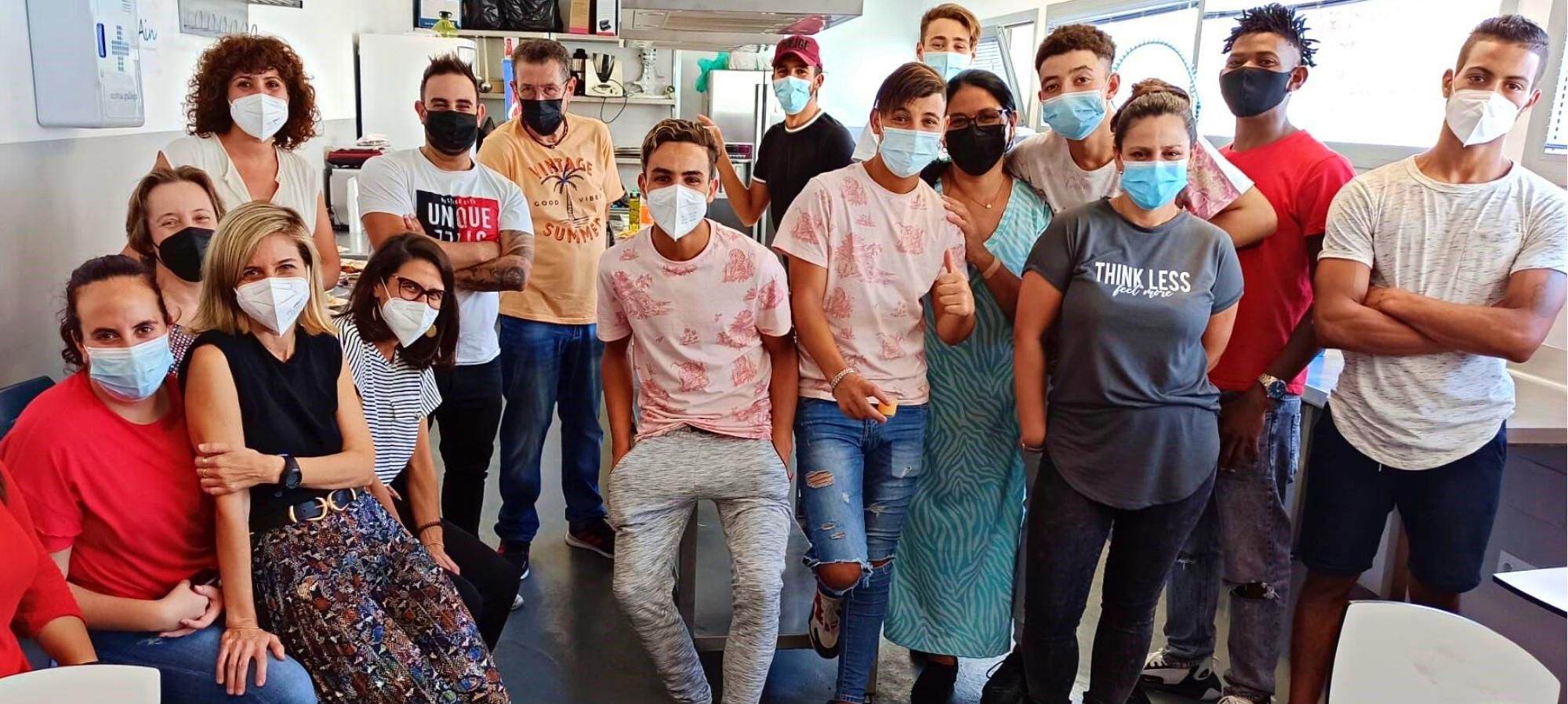 Algunas de las personas ayudadas por CEAin.