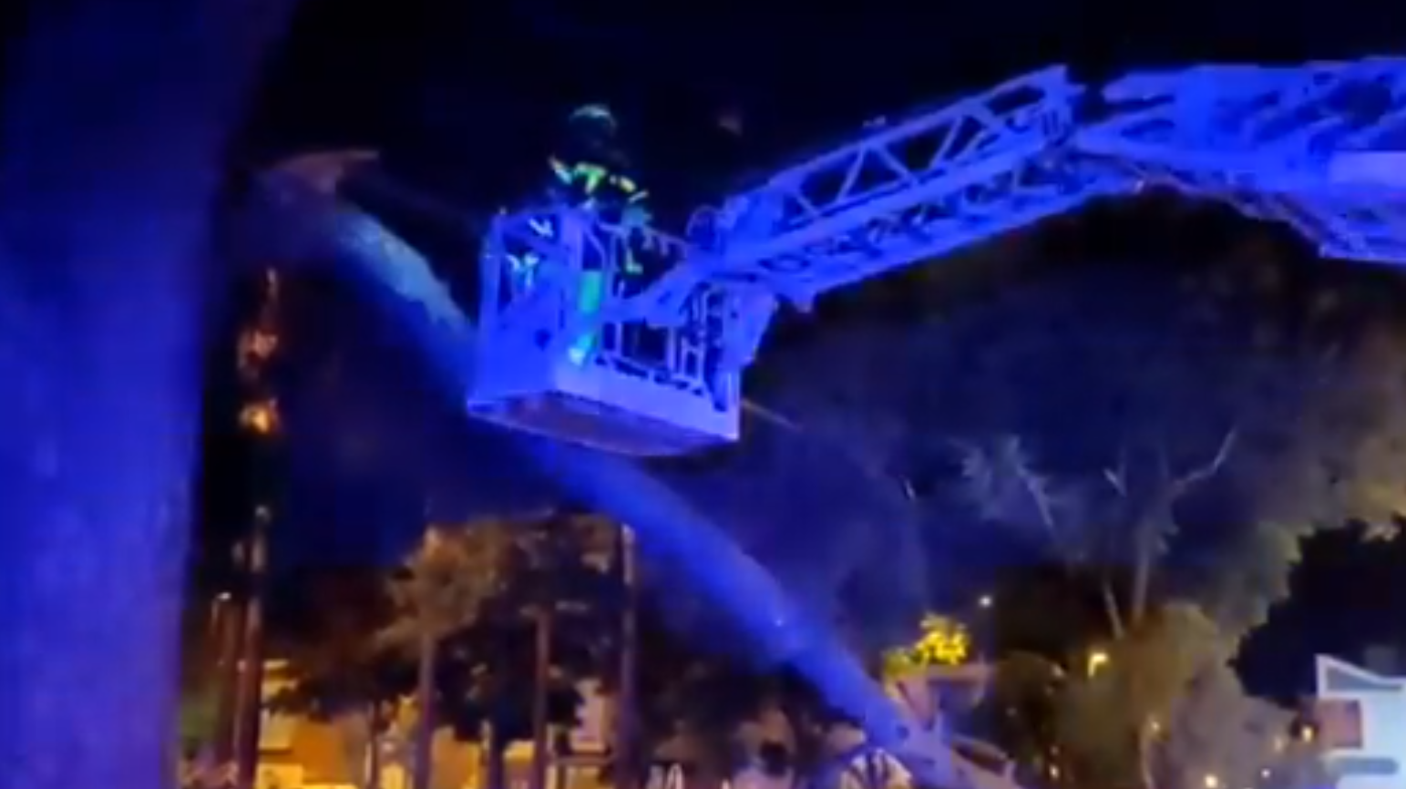 Los bomberos tuvieron que acudir a más de 20 avisos en Jerez.