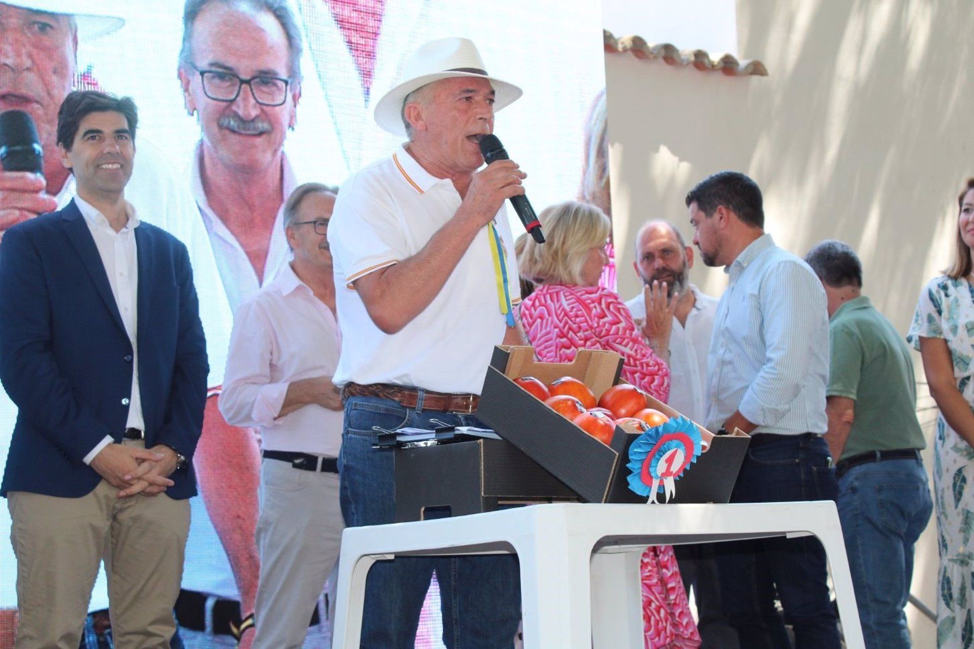 Pepe Cobos Ganador subasta al Mejor Tomate Huevo de Toro.