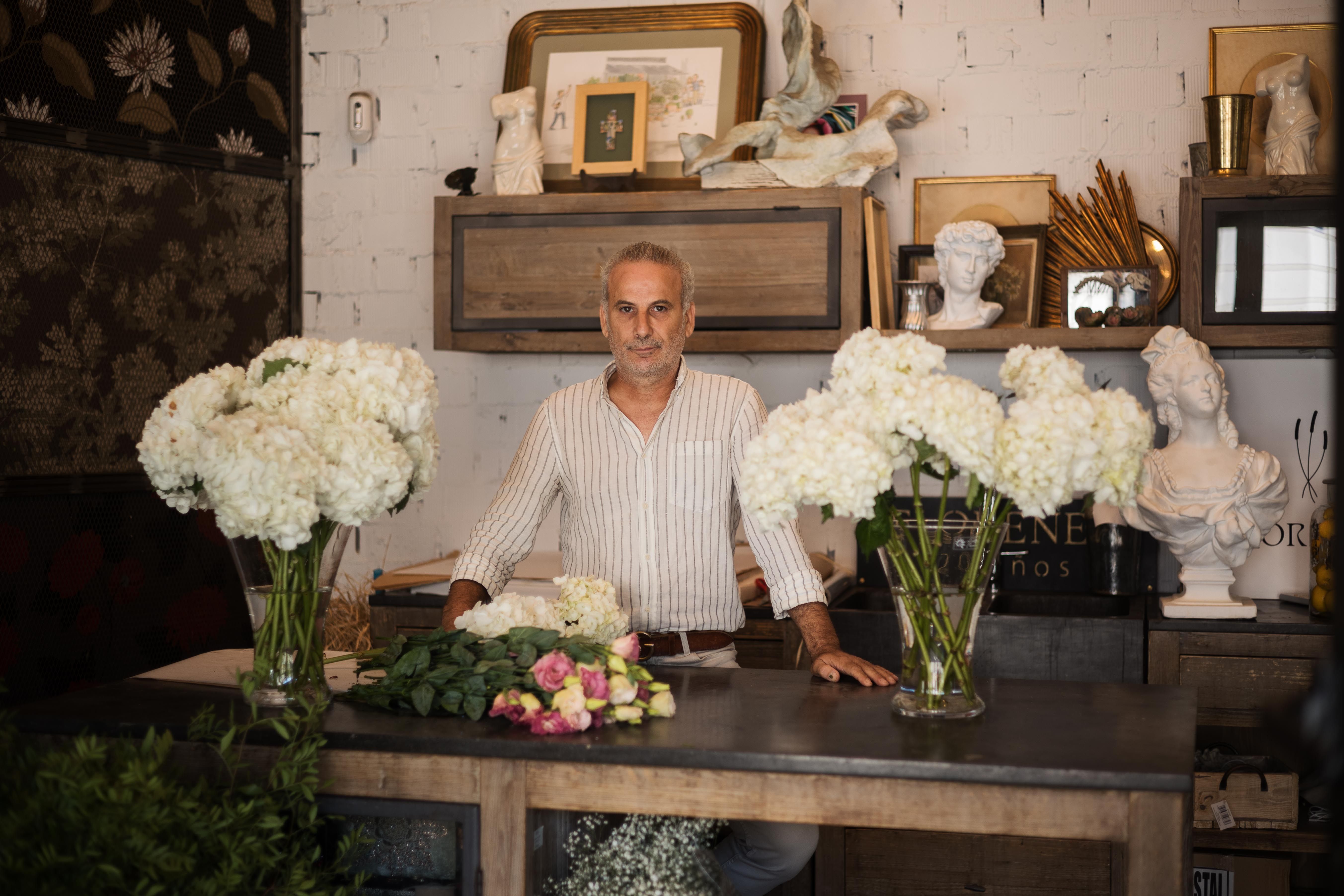 Javier Varela abrió hace 20 años la floristería Enea en Jerez, que ha decorado grandes eventos en España.