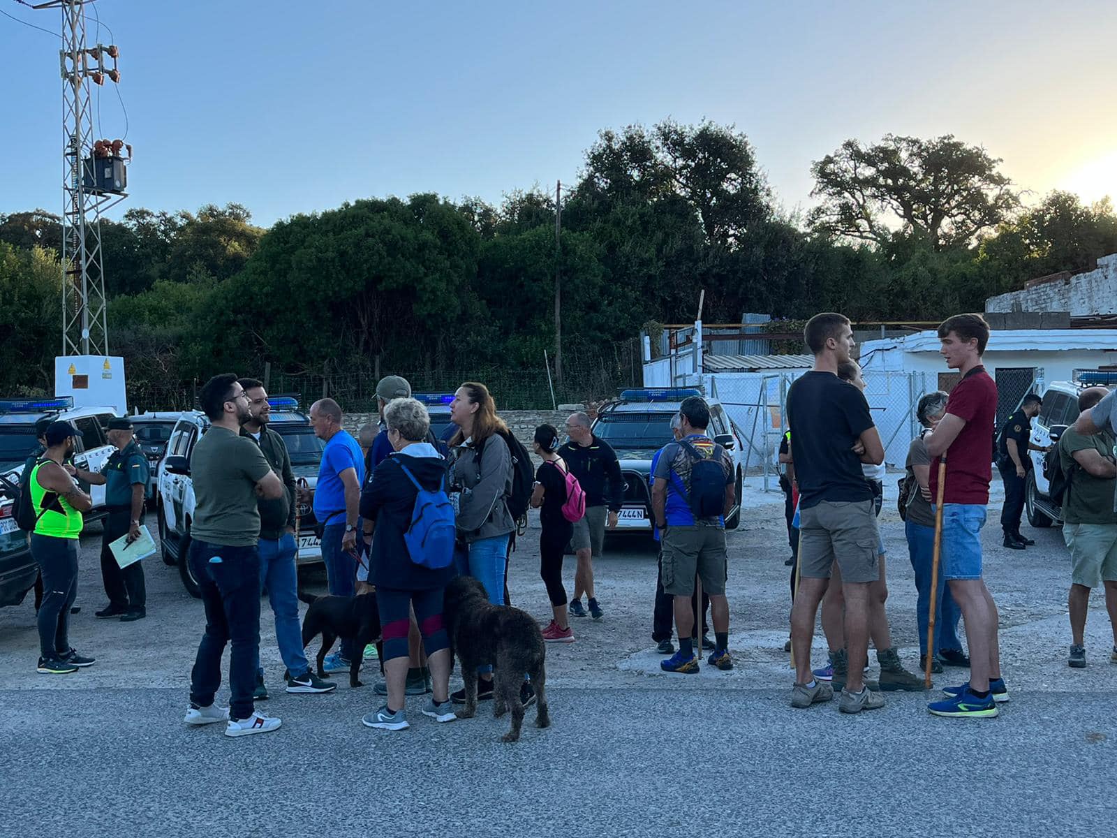 Voluntarios buscan a Paco Cano en Los Barrios.