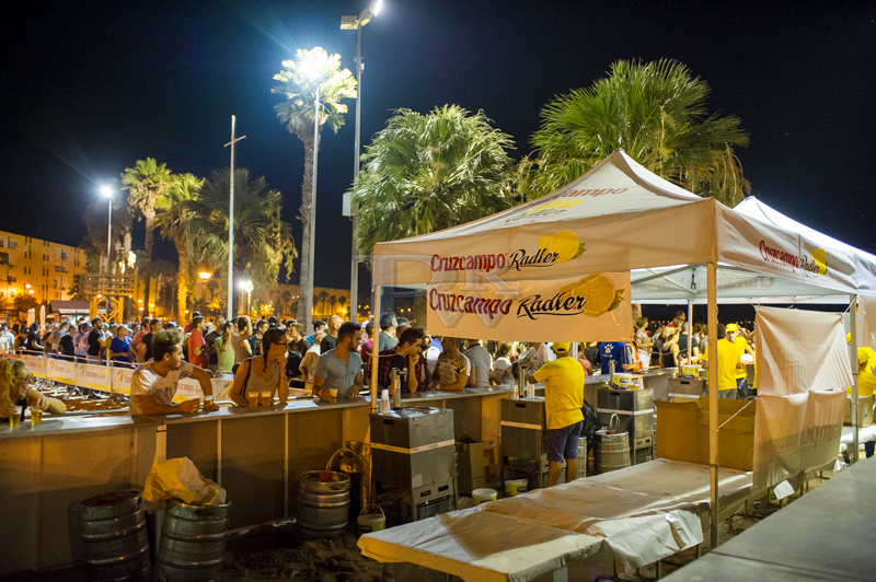Durante la chistorrada de Puerto Real se ofrecerá chistorras y cerveza gratis a los participantes.