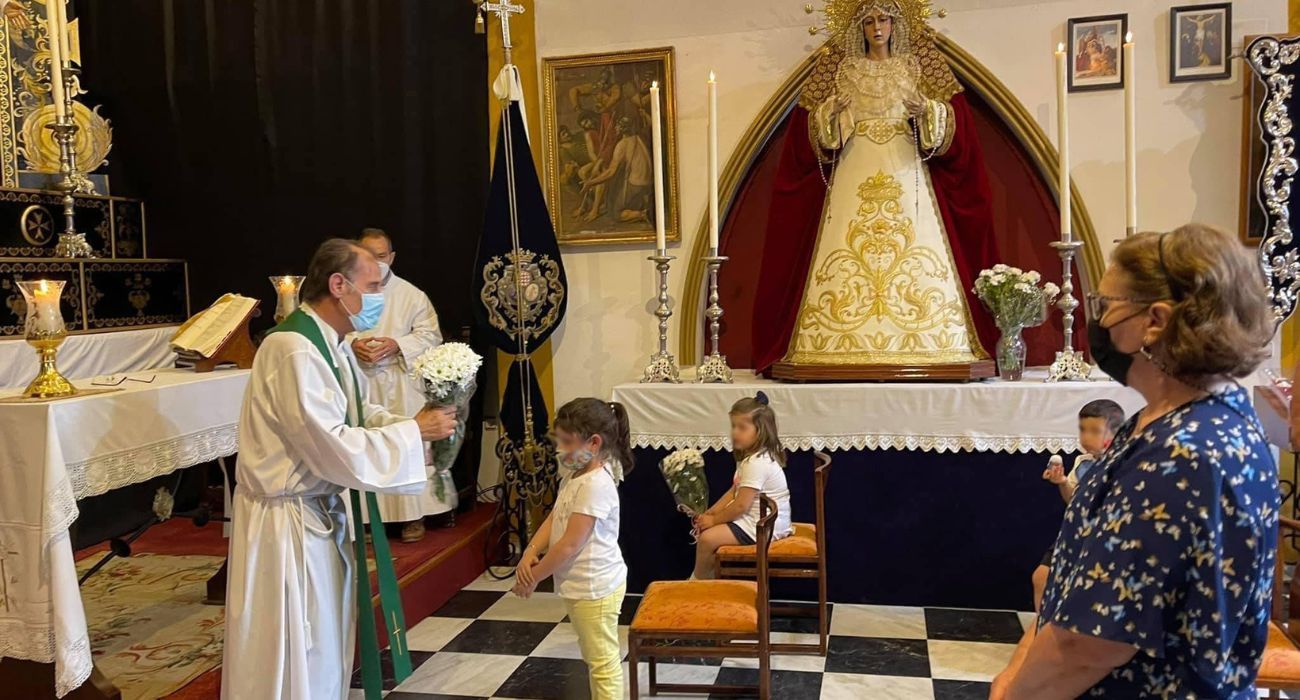 El sacerdote mercedario Juan Carlos Mancebo, oficiando misa en Jerez. El sacerdote mercedario Juan Carlos Mancebo, oficiando misa en Jerez.