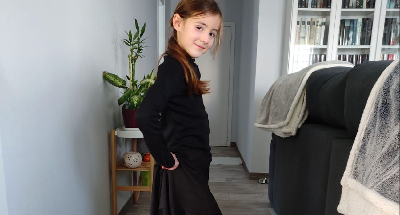 La pequeña Aitana, una niña de siete años que sufre encefalitis de Rasmussen.