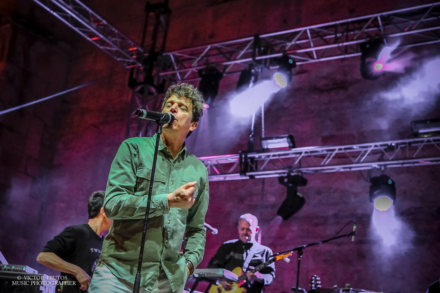 Javier Ojeda es el vocalista de Danza Invisible. FOTO: VICTOR FRUTOS FACEBOOK DANZA INVISIBLE