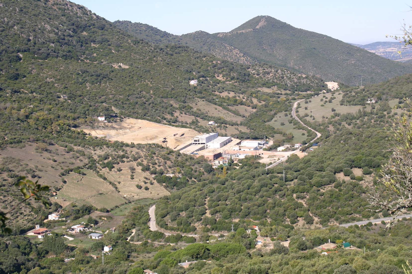 Un polígono industrial en pleno Parque Natural Sierra de Grazalema. FOTO: ECOLOGISTAS EN ACCIÓN.