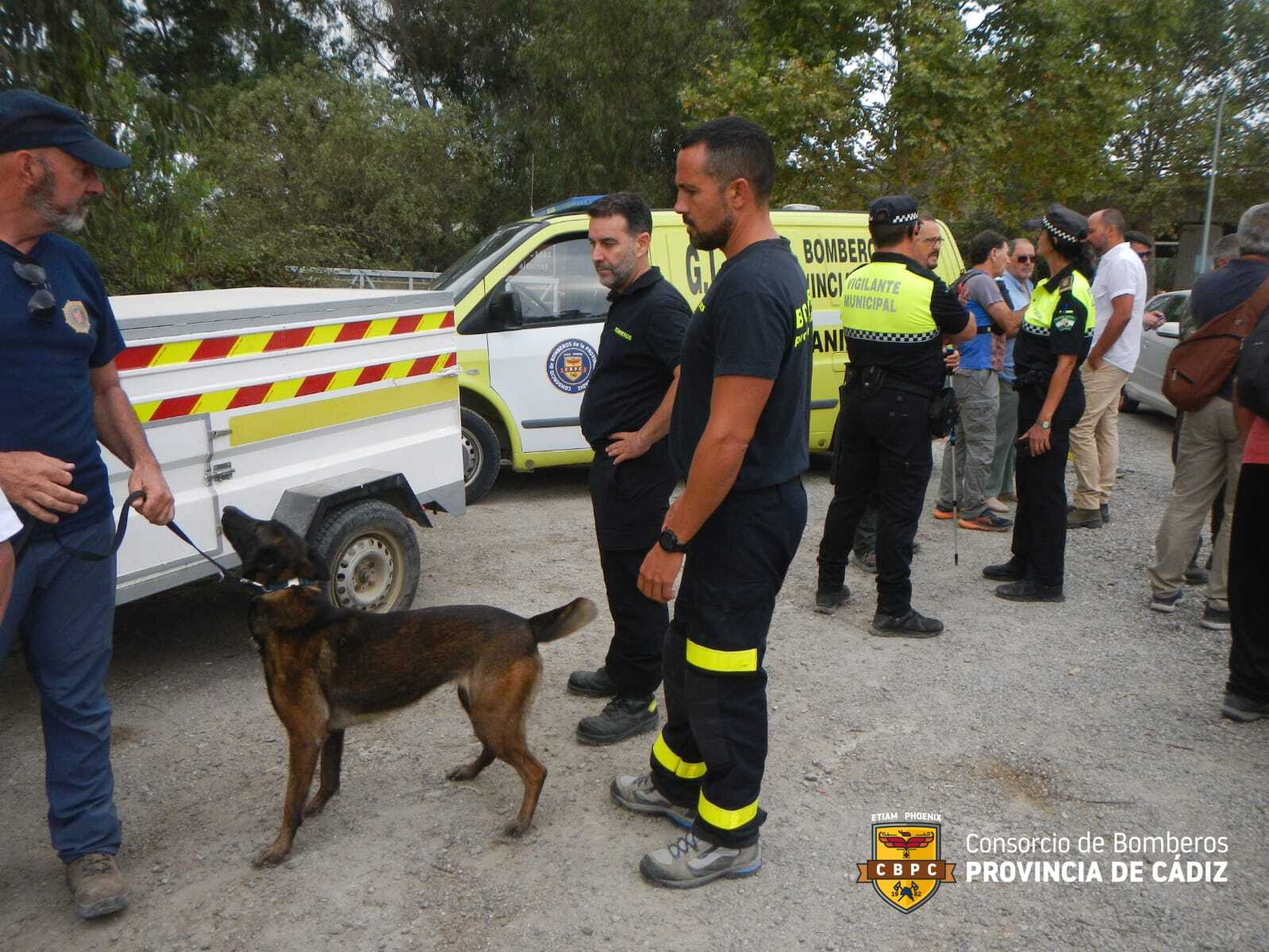 Bomberos del Consorcio de Bomberos de la Provincia de Cádiz durante la búsqueda de Paco Cano.