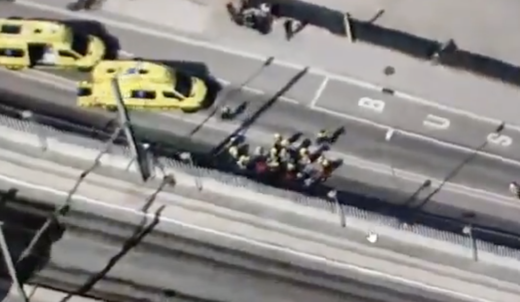 Imagen aérea de los ciclistas arrollados por un coche.