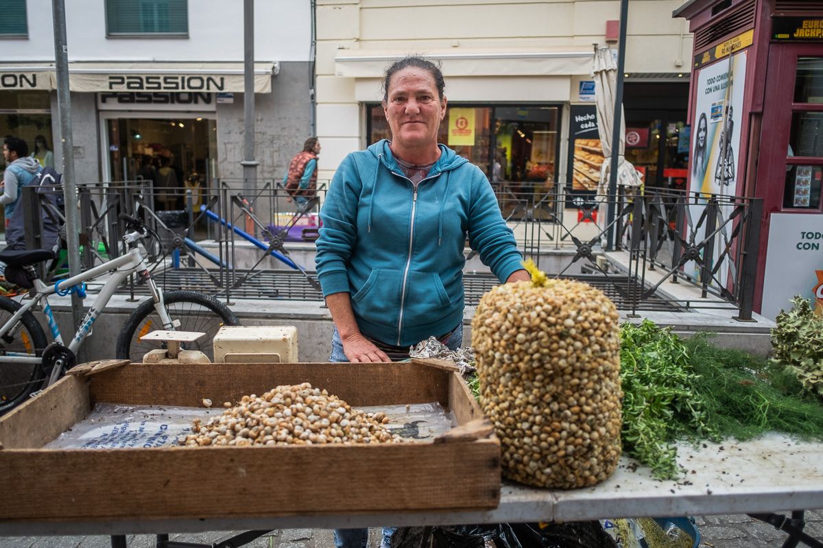 El puesto de 'Sole', justo al lado de la calle Doña Blanca. FOTO: MANU GARCÍA.