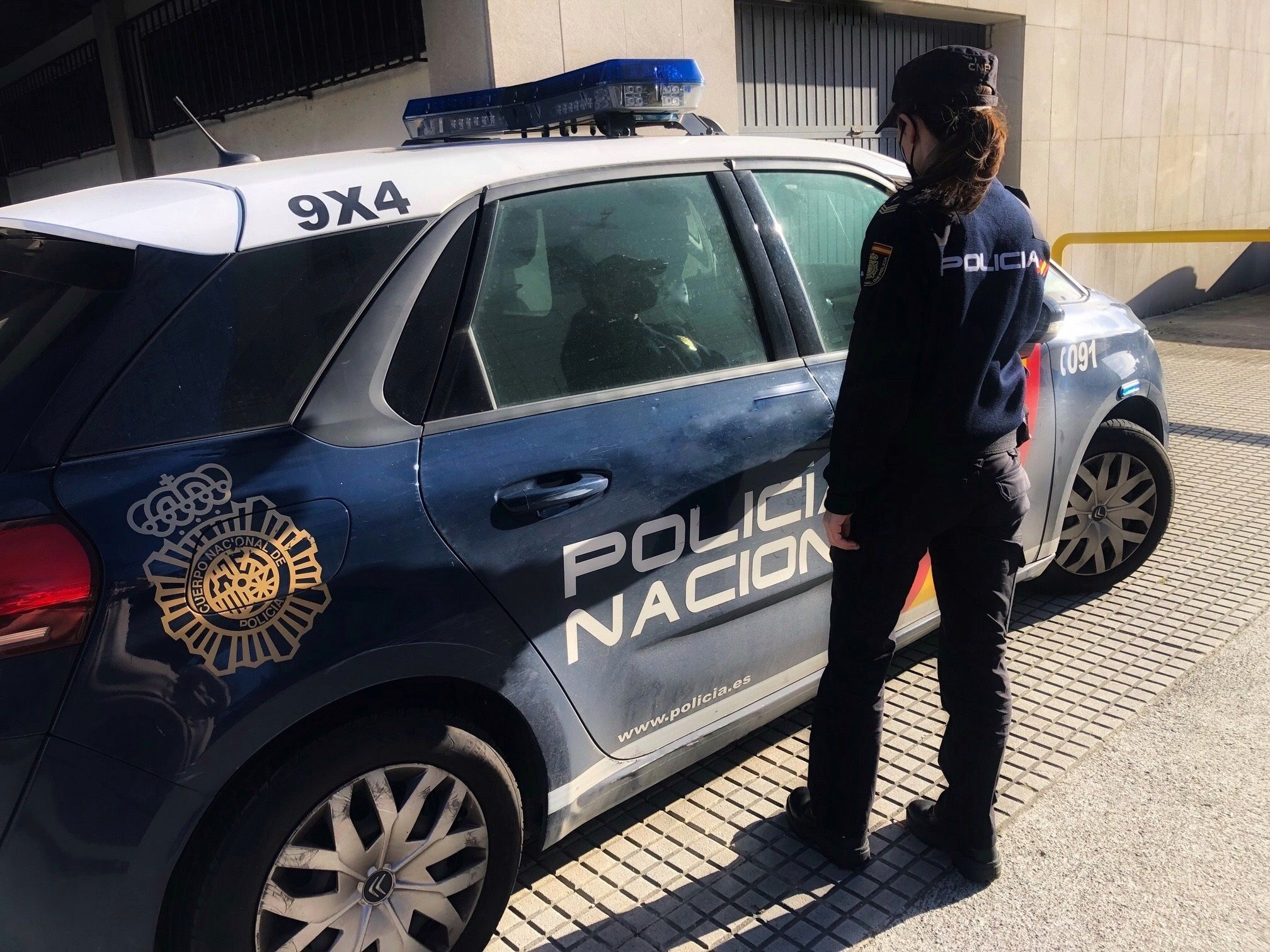 La Policía Nacional ha detenido en El puerto a un hombre que robó más de 5.000 euros en metálico y joyas en la vivienda en la que había trabajado.