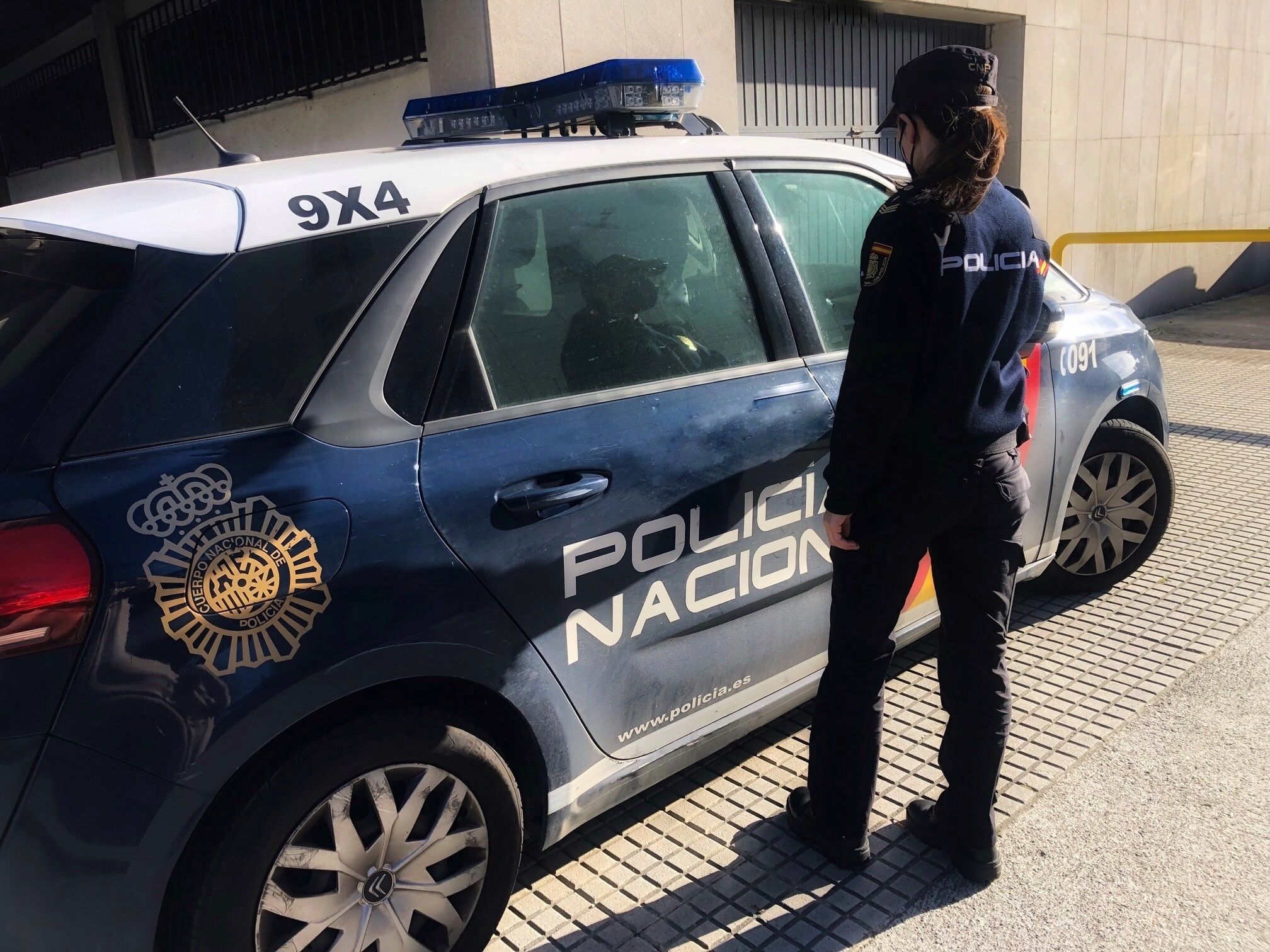 La Policía Nacional ha detenido en El puerto a un hombre que robó más de 5.000 euros en metálico y joyas en la vivienda en la que había trabajado.