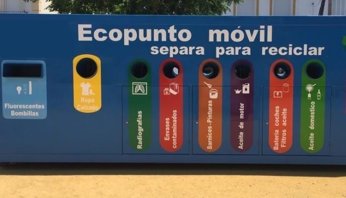 Conil refuerza su servicio de limpieza.