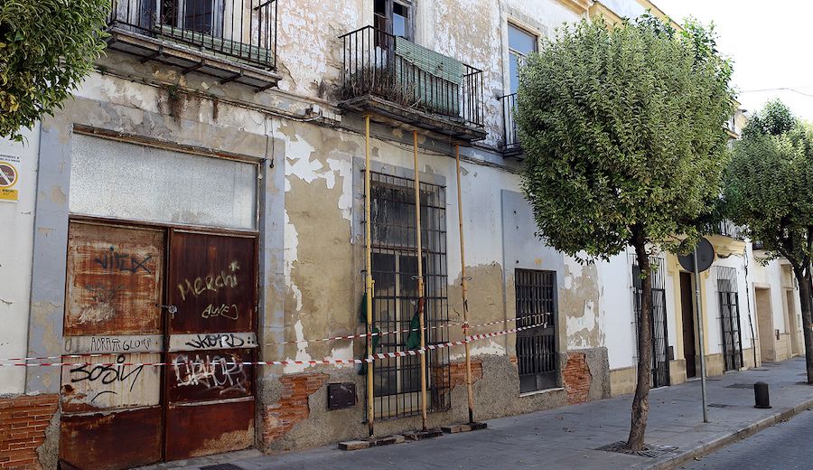 Finca de la calle Lealas en venta tras expropiación forzosa.