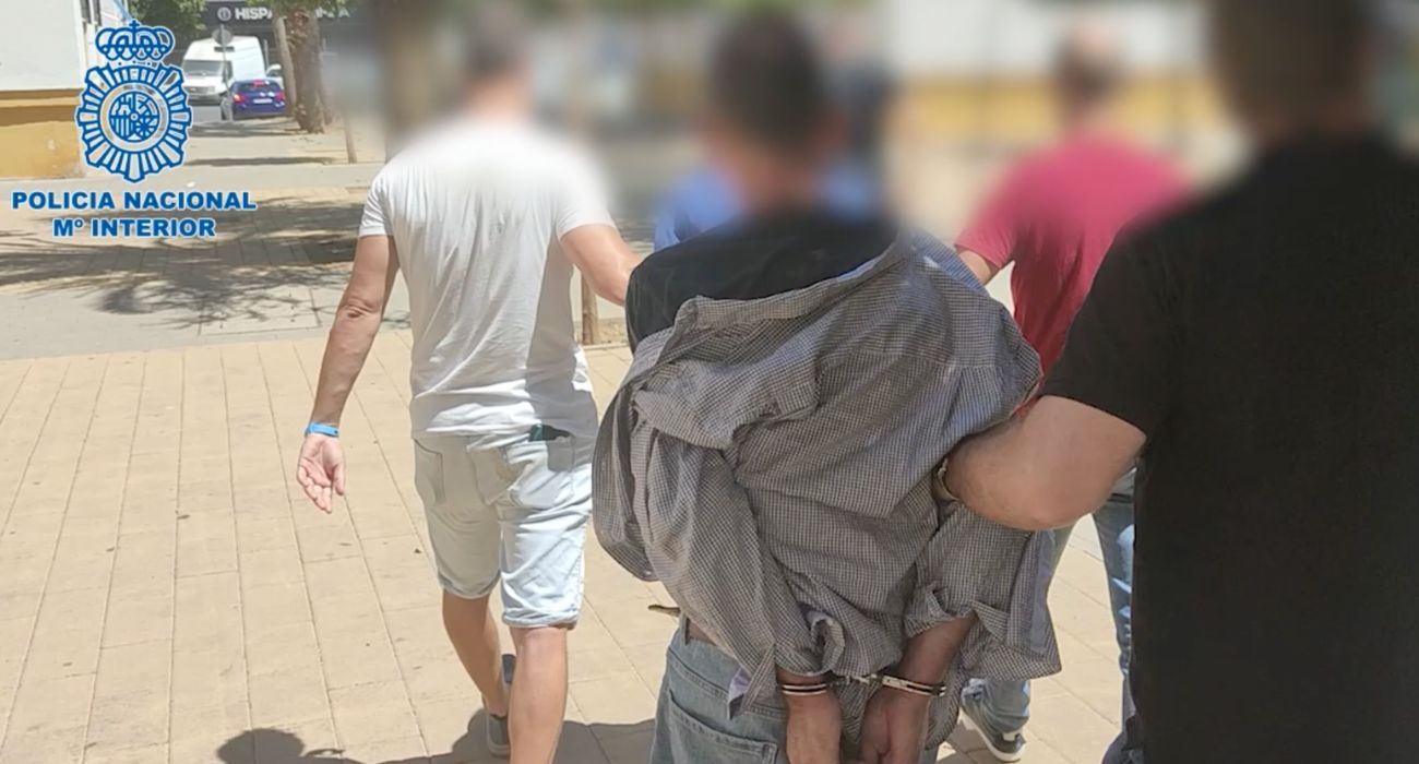 Los dos veteranos ladrones, en el momento de la detención.