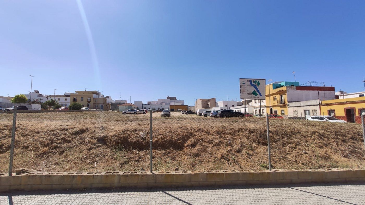 Terrenos donde Chiclana quiere construir su cuarto centro de salud.